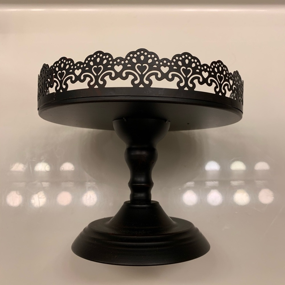 Black Round Metal Pedestal